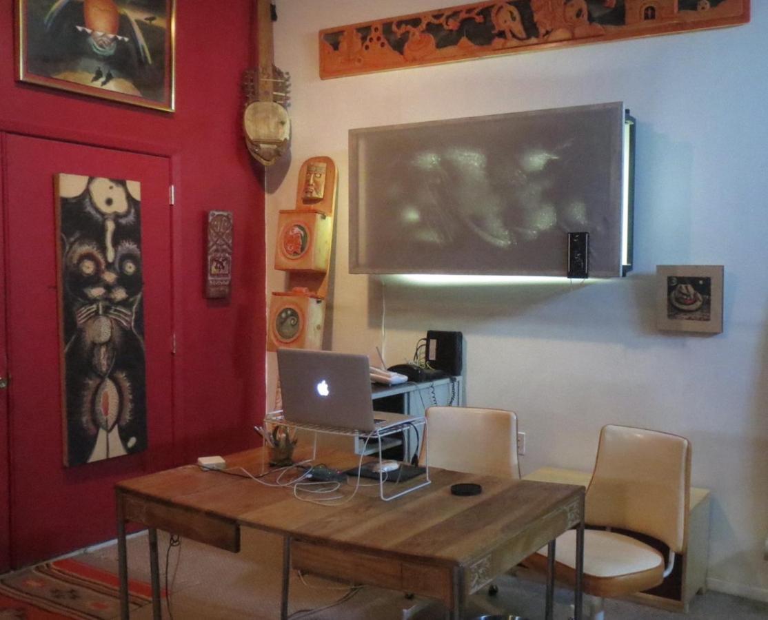 Space Castle: A 1950S Gas Station Transformed Into An Art Themed Wonderland Truth or Consequences Eksteriør billede